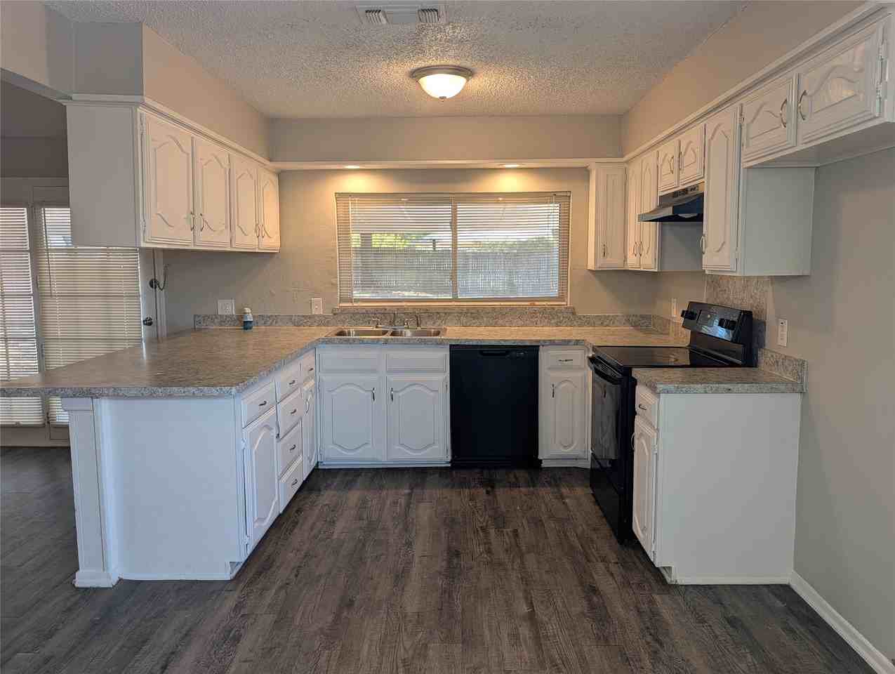 6816 Westglen Dr - Photo 6 of 18