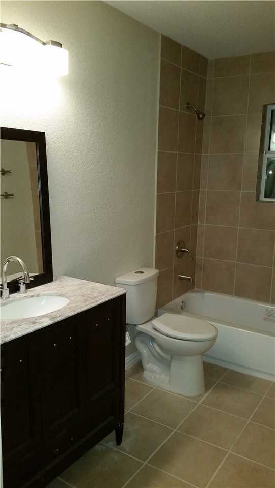 1925 W 10th St - Photo 5 of 14