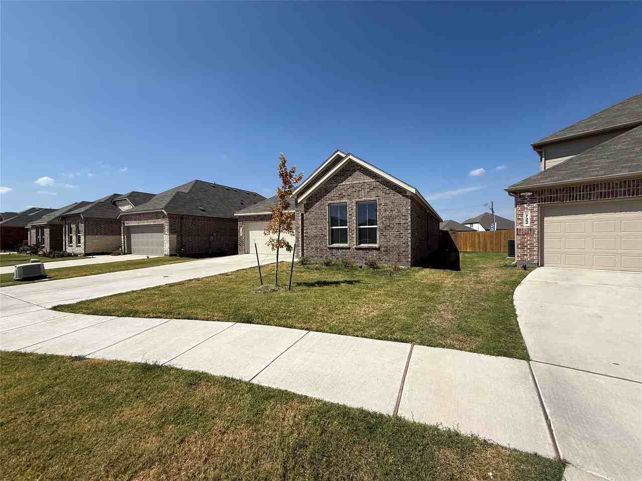 726 Madrono Dr - Photo 3 of 26