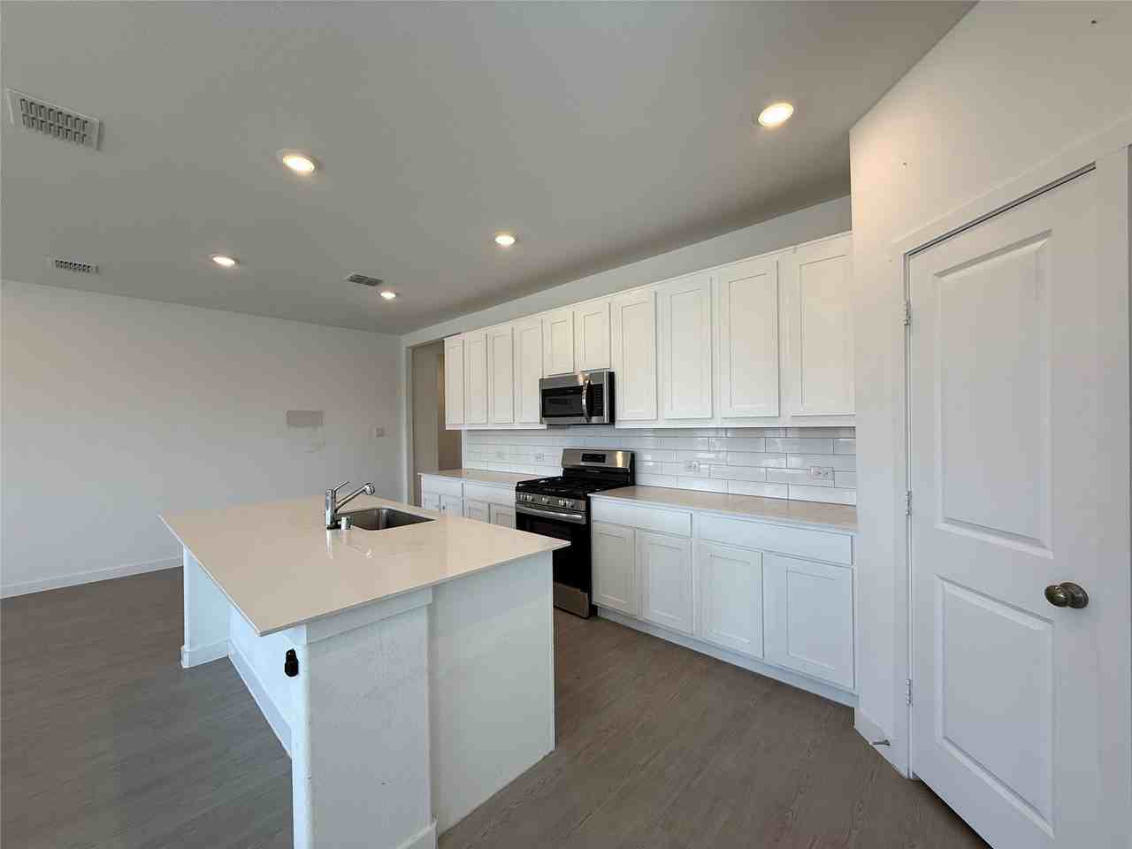 726 Madrono Dr - Photo 5 of 26