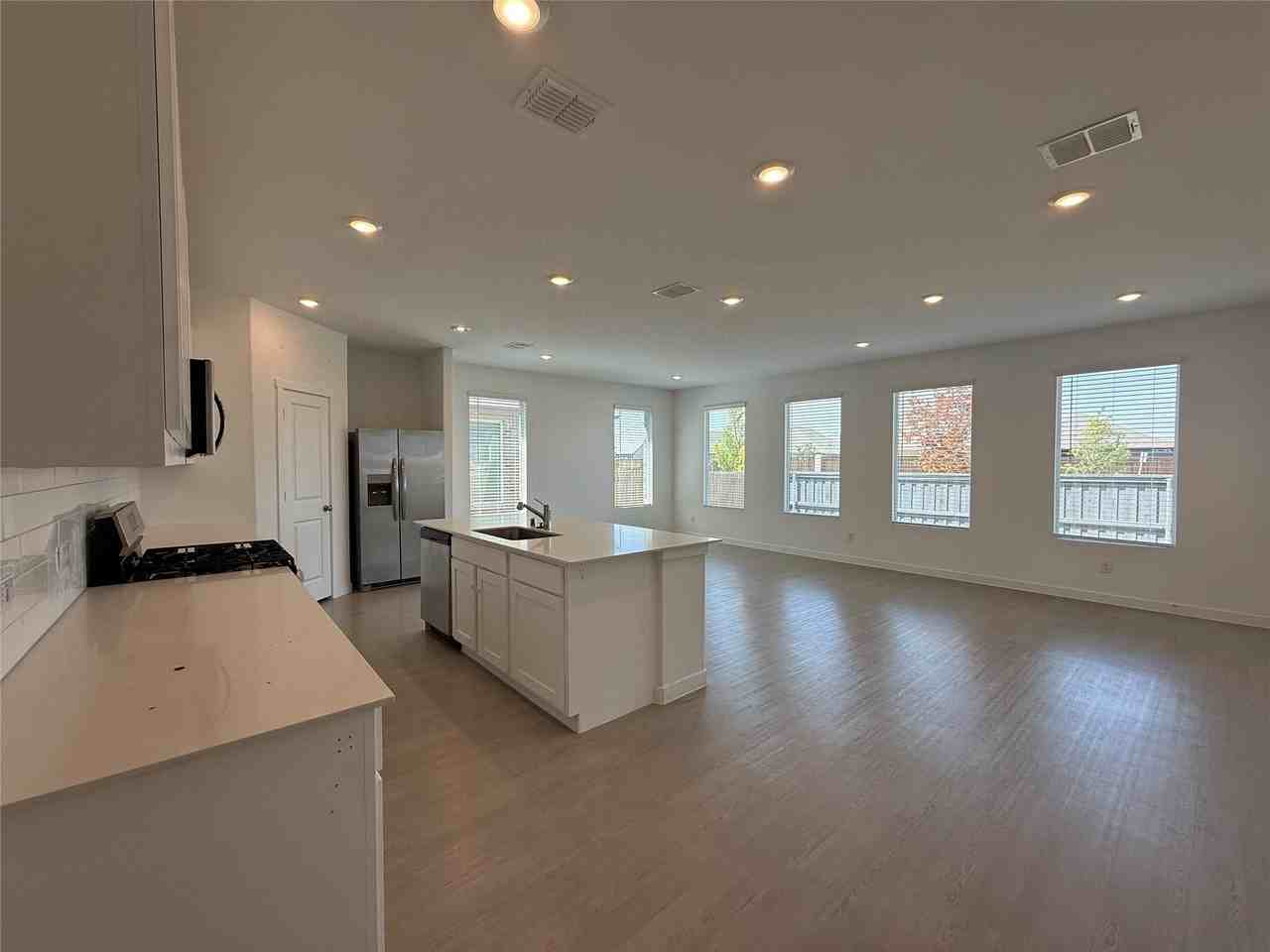 726 Madrono Dr - Photo 7 of 26