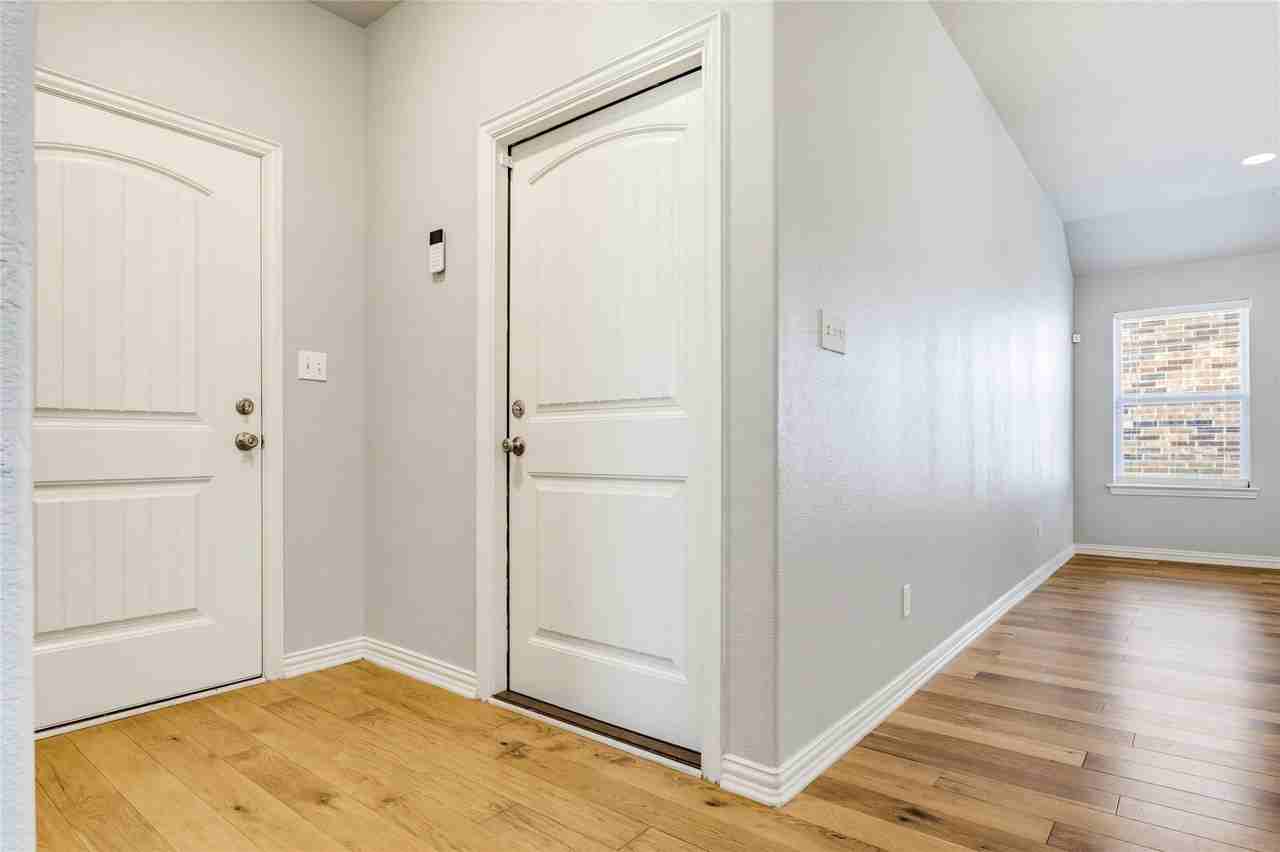 3715 Brookstone Dr - Photo 3 of 36