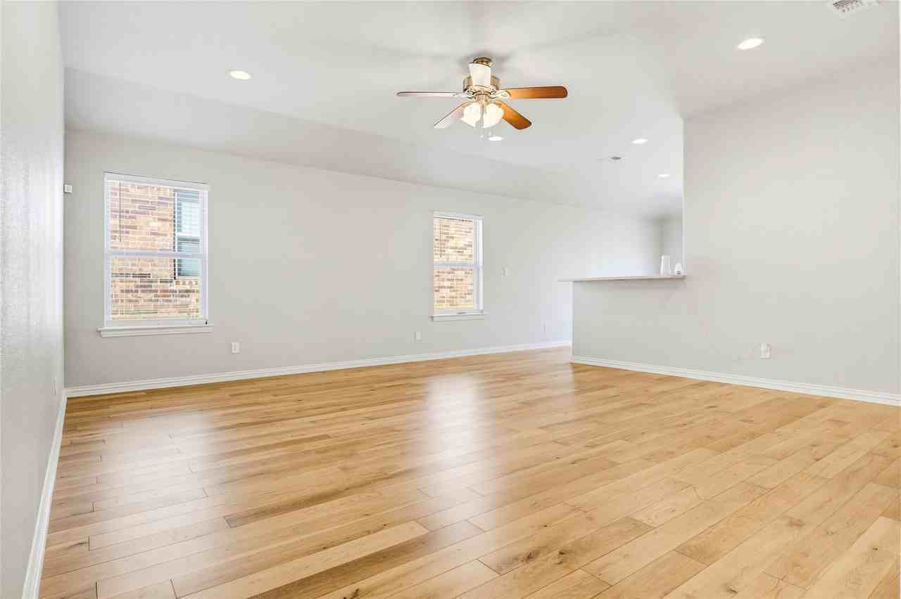 3715 Brookstone Dr - Photo 5 of 36