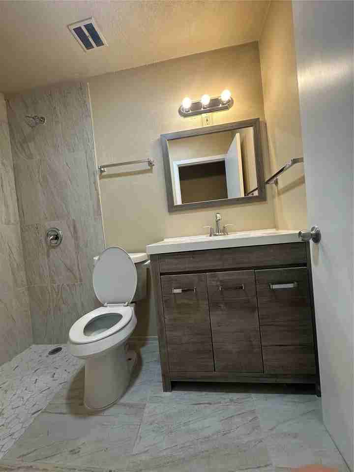 5001 Cummings Dr - Photo 4 of 11