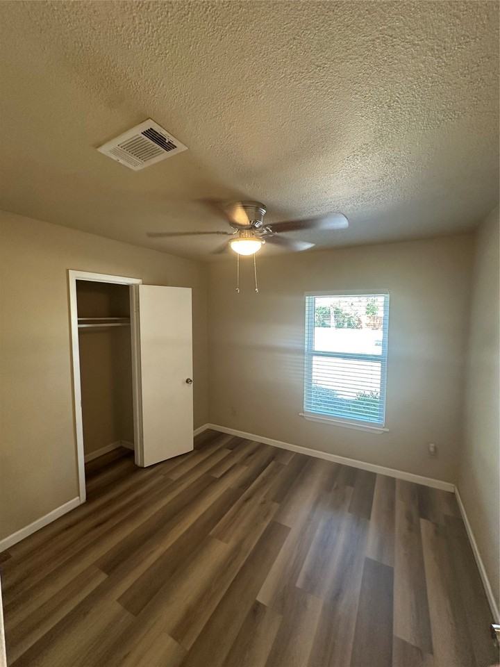 5001 Cummings Dr - Photo 7 of 11