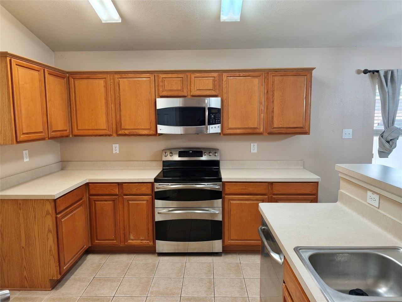 1304 Hansberry Dr - Photo 4 of 21