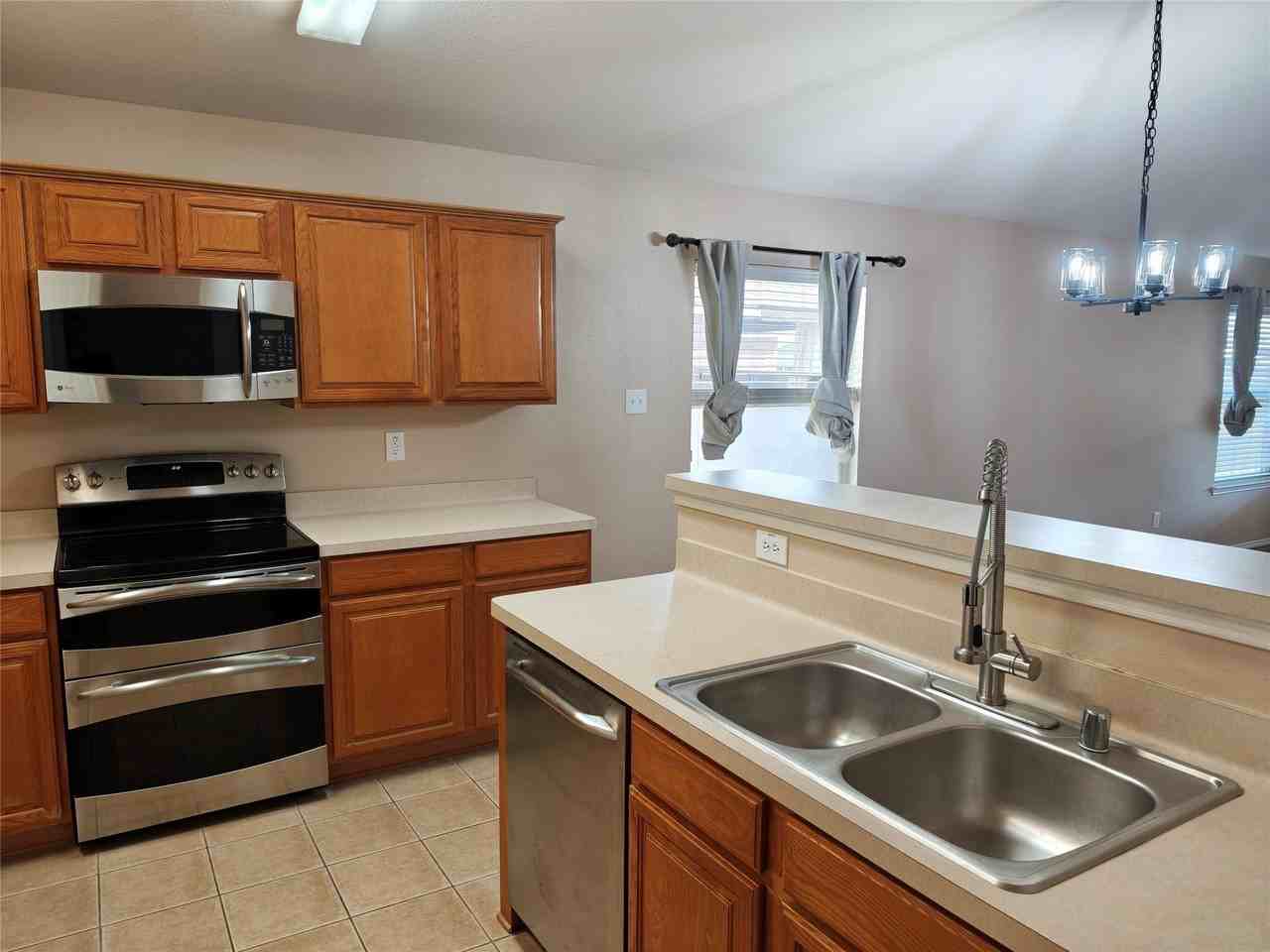 1304 Hansberry Dr - Photo 5 of 21