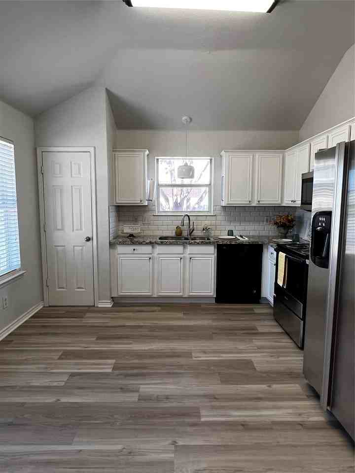 1309 Indian Wells Trl - Photo 2 of 13