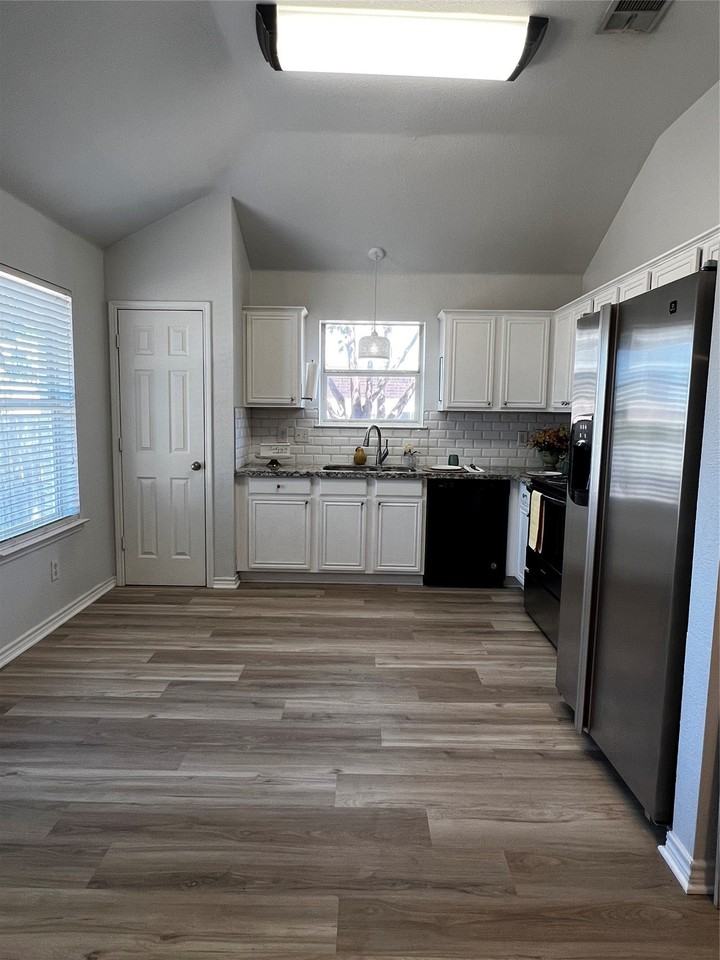 1309 Indian Wells Trl - Photo 5 of 13