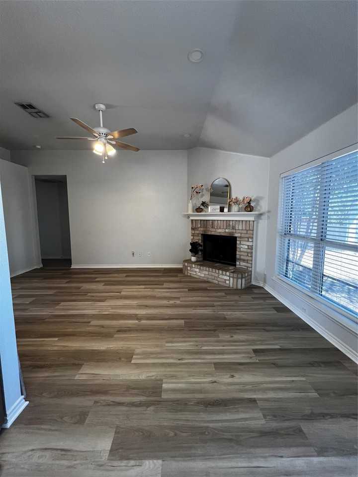 1309 Indian Wells Trl - Photo 6 of 13