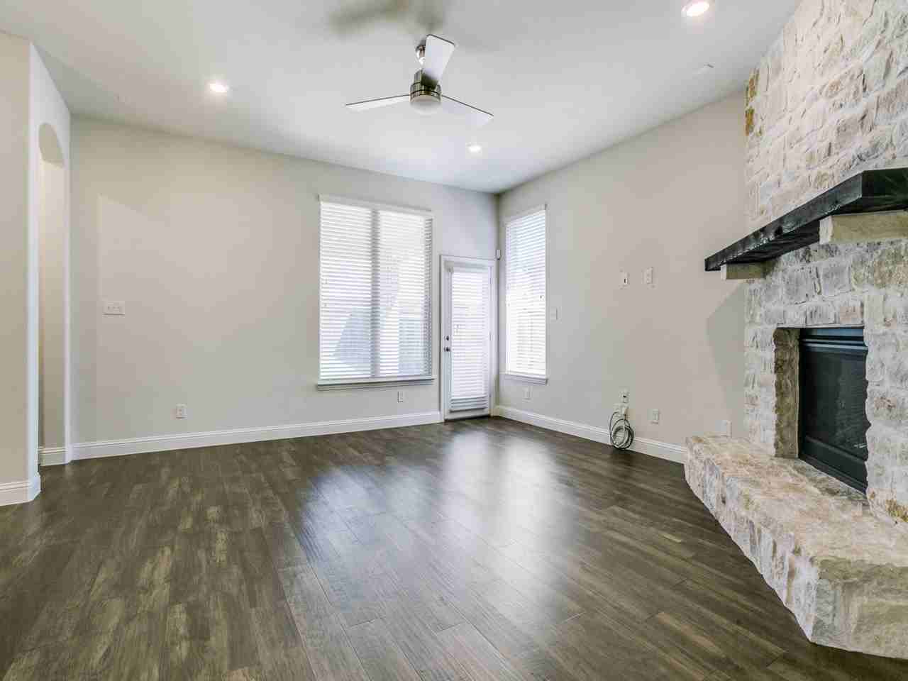 2215 Yorktown Dr - Photo 6 of 25