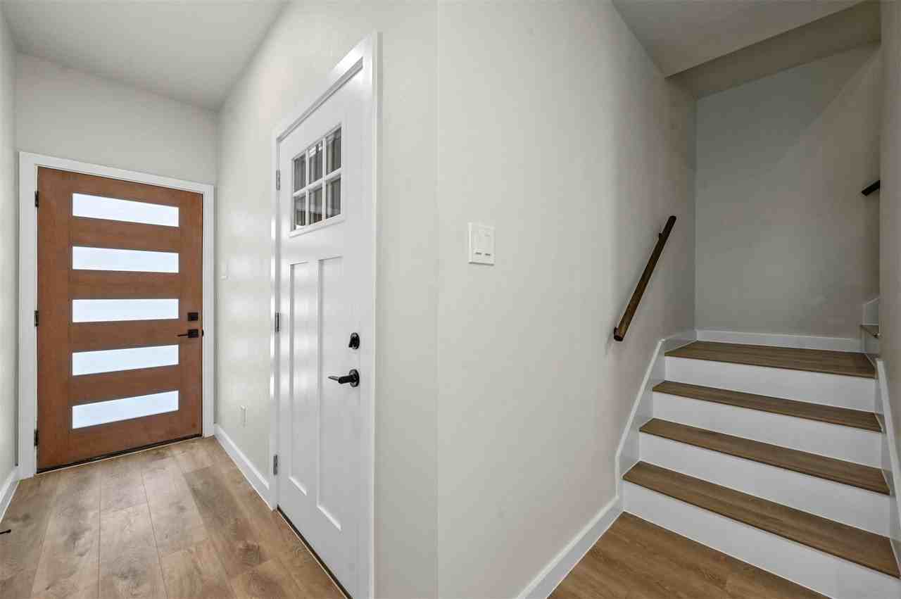 2409 Jeffries St - Photo 2 of 25