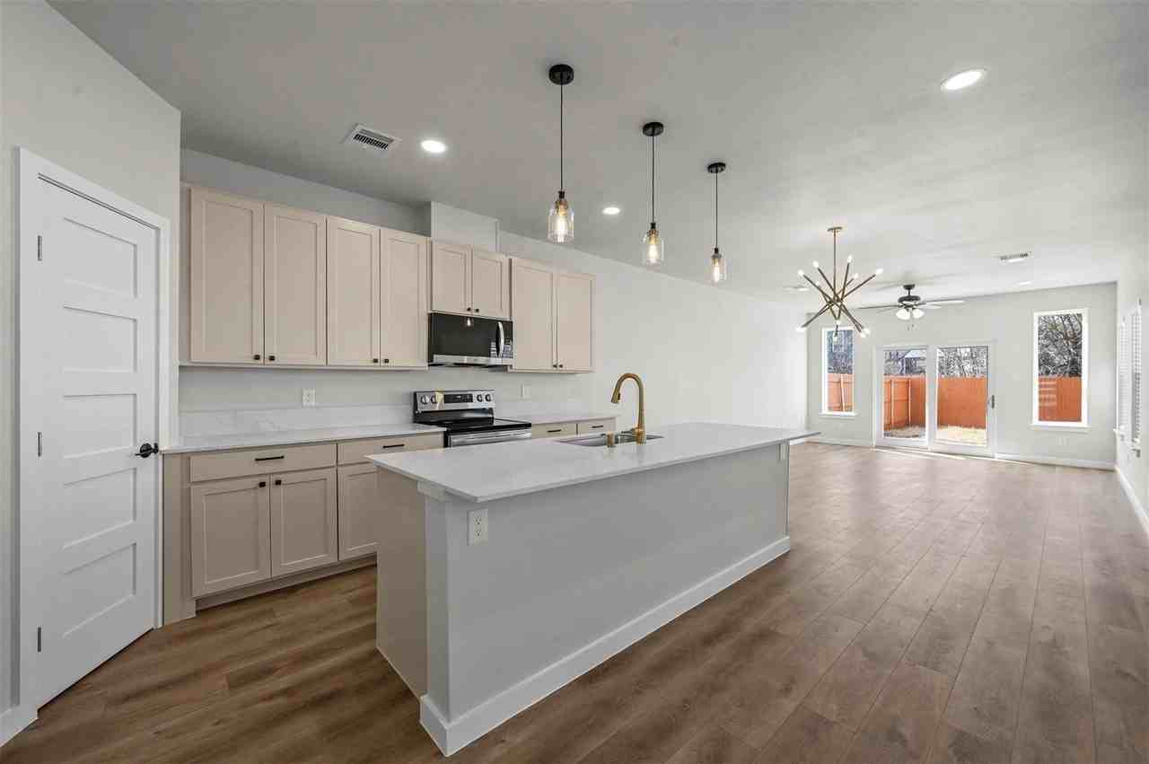 2409 Jeffries St - Photo 4 of 25