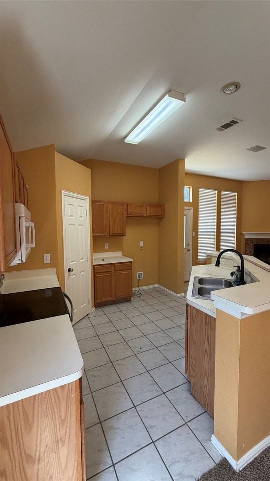 1035 Port Isabel Dr - Photo 7 of 21