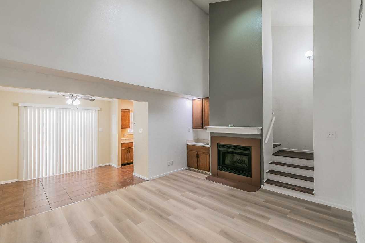 611 Lost Springs Ct #B - Photo 4 of 29