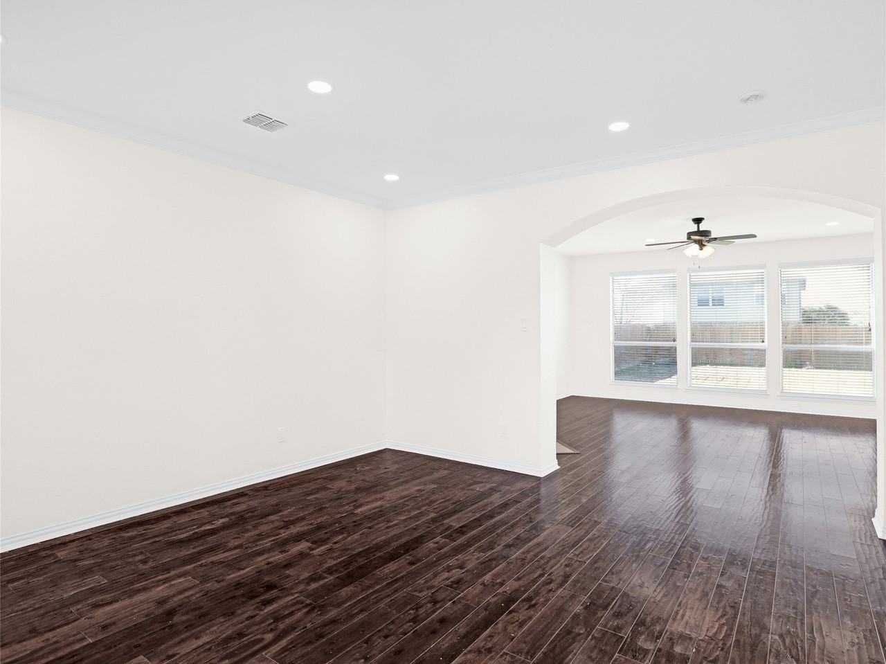 325 Highland Creek Dr - Photo 4 of 39