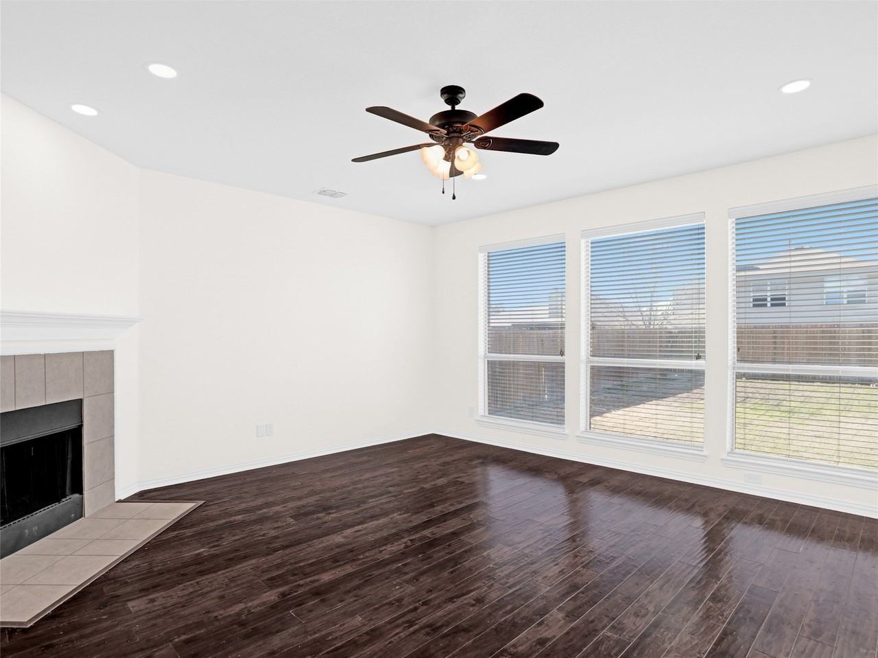 325 Highland Creek Dr - Photo 6 of 39