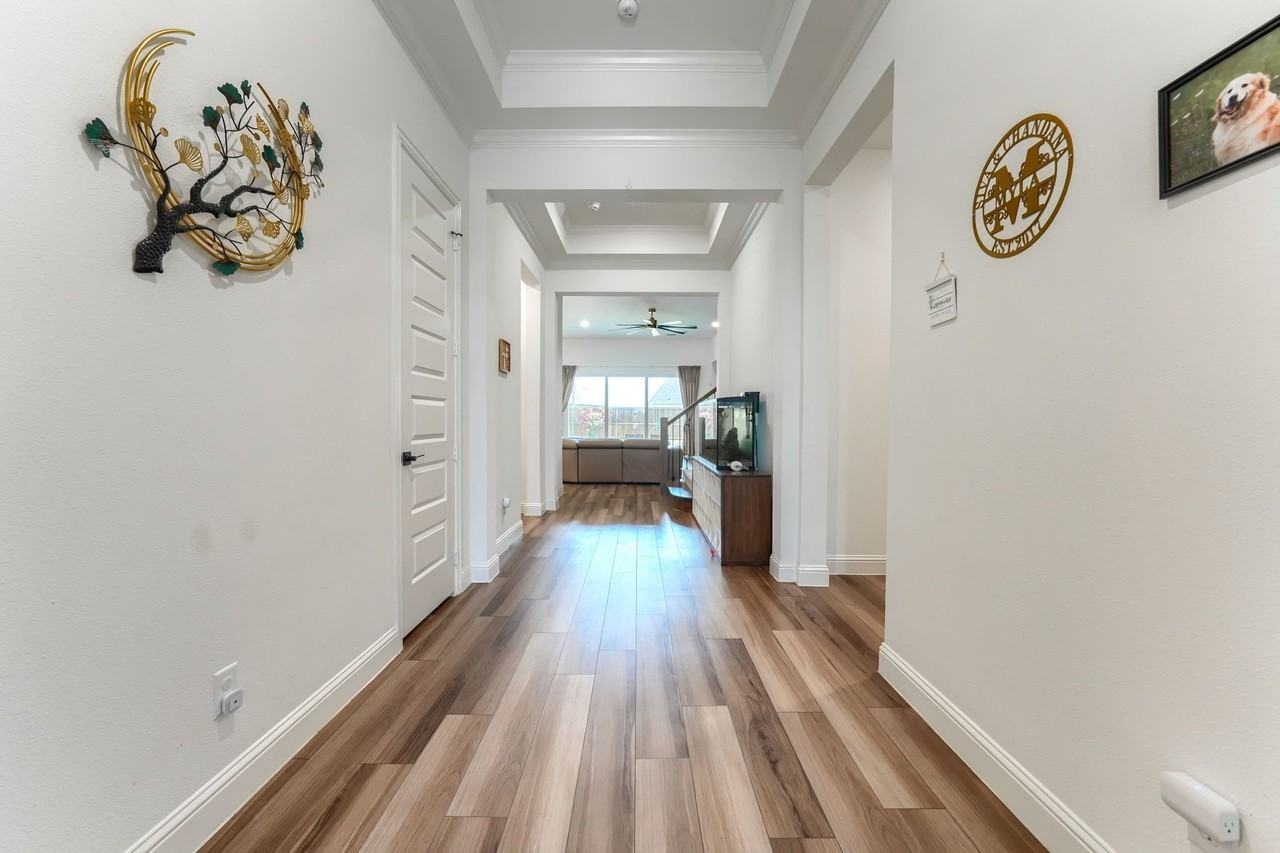 2532 Blackpool Ct - Photo 3 of 37