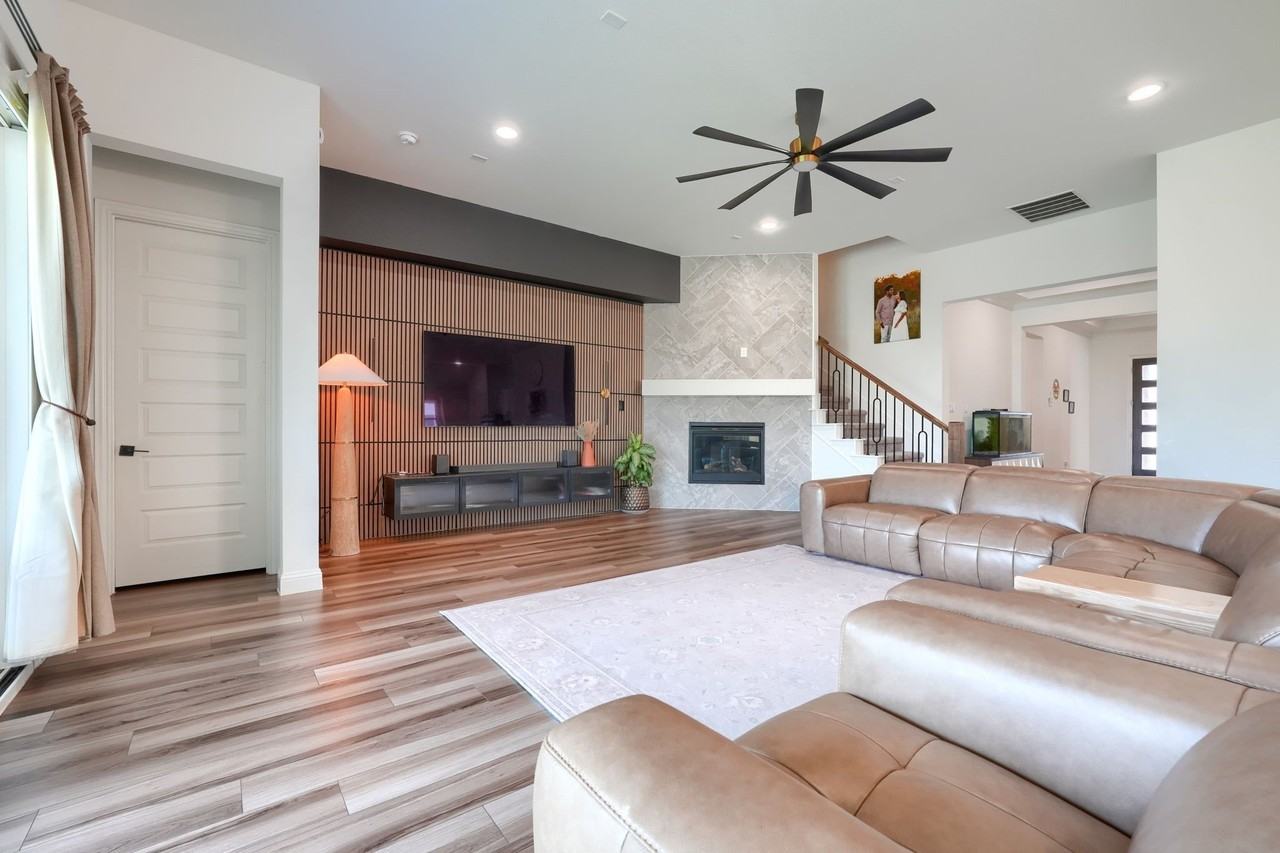 2532 Blackpool Ct - Photo 7 of 37
