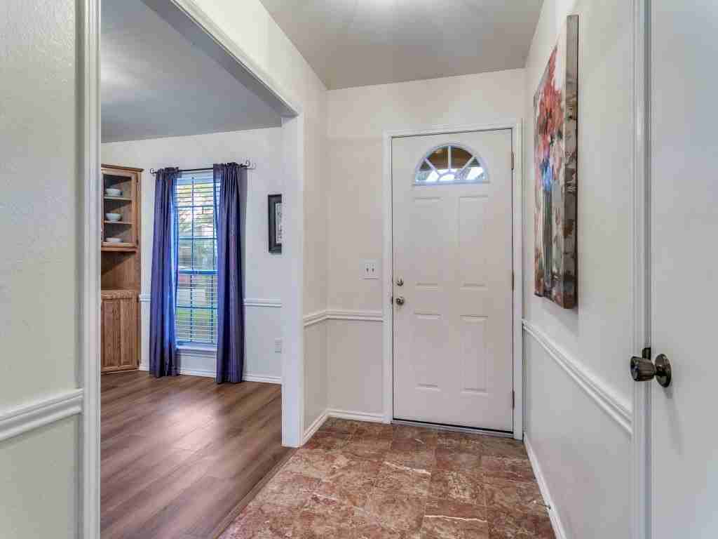 905 Summer Trl - Photo 6 of 39