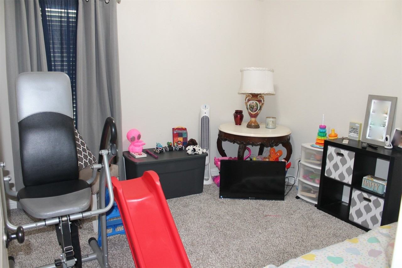 4011 Gallivant Dr - Photo 2 of 14