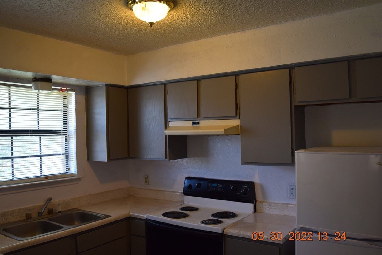 1705 Patricia St - Photo 3 of 10