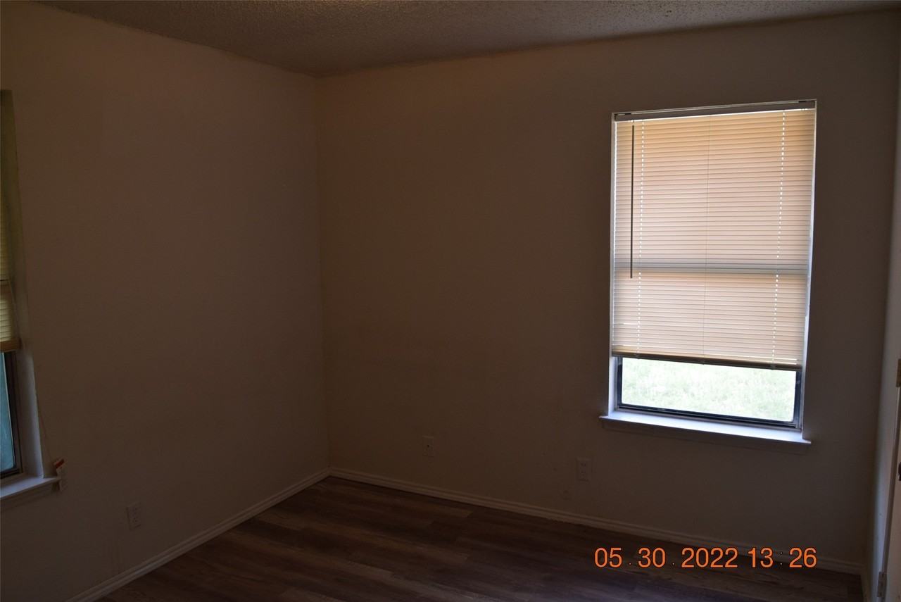 1705 Patricia St - Photo 6 of 10