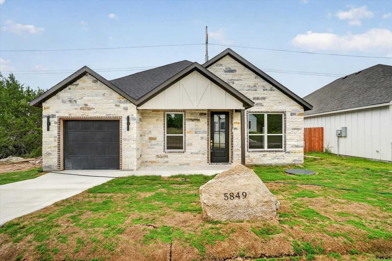 5849 Black Pine Cir