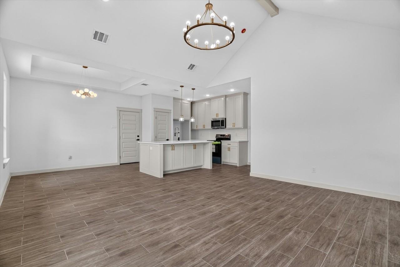 5849 Black Pine Cir - Photo 3 of 20