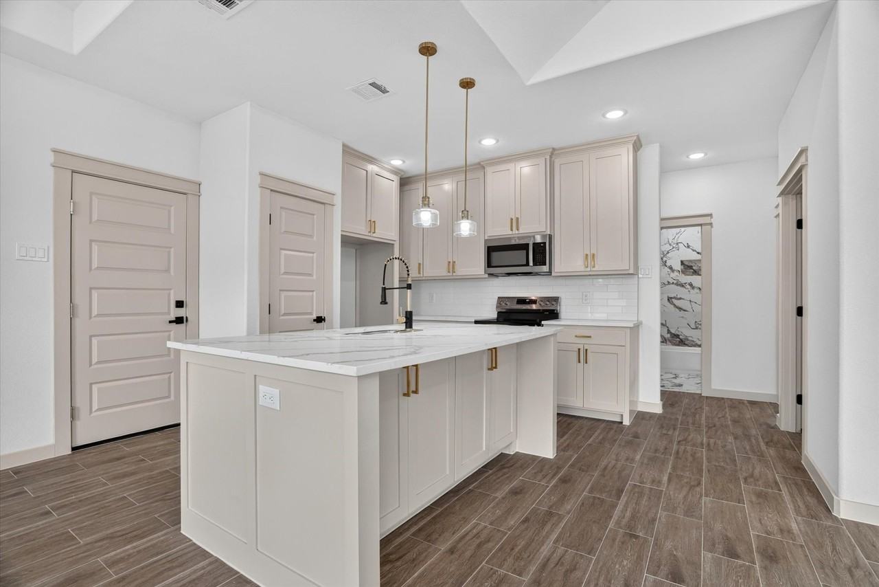 5849 Black Pine Cir - Photo 6 of 20