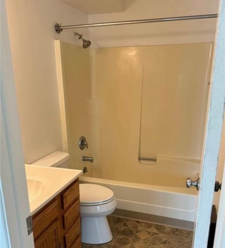 402 5th Ave Se #2 - Photo 2 of 6