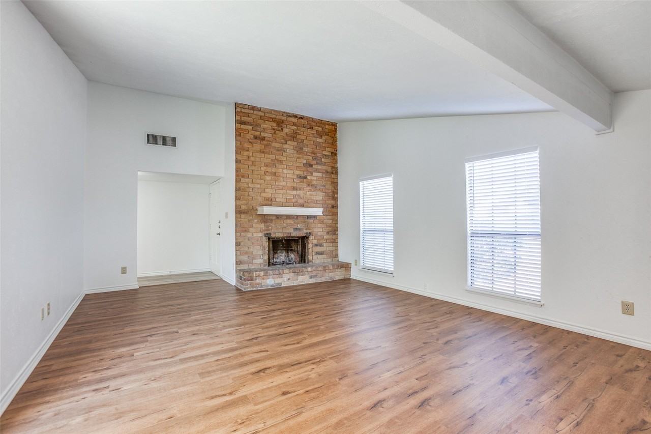 960 Lockhart Dr - Photo 4 of 25