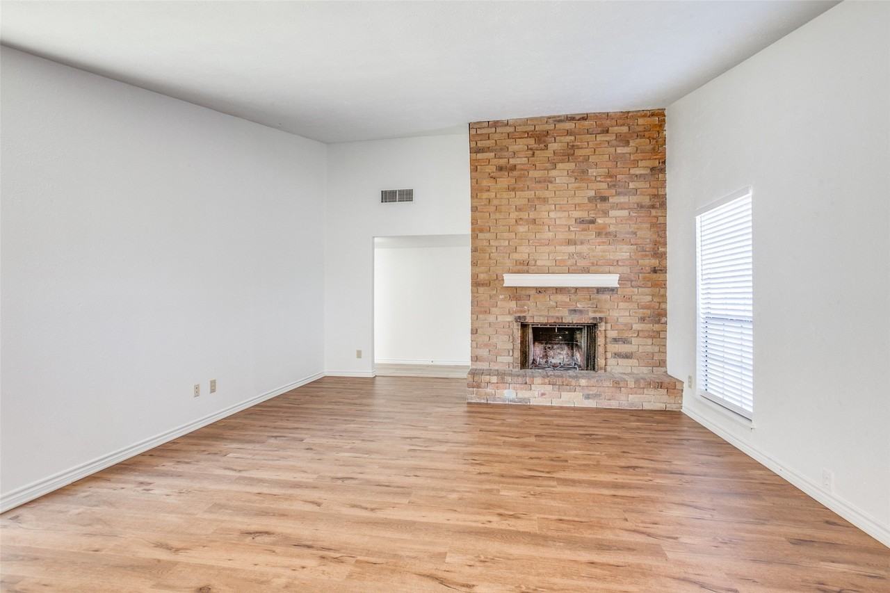 960 Lockhart Dr - Photo 5 of 25