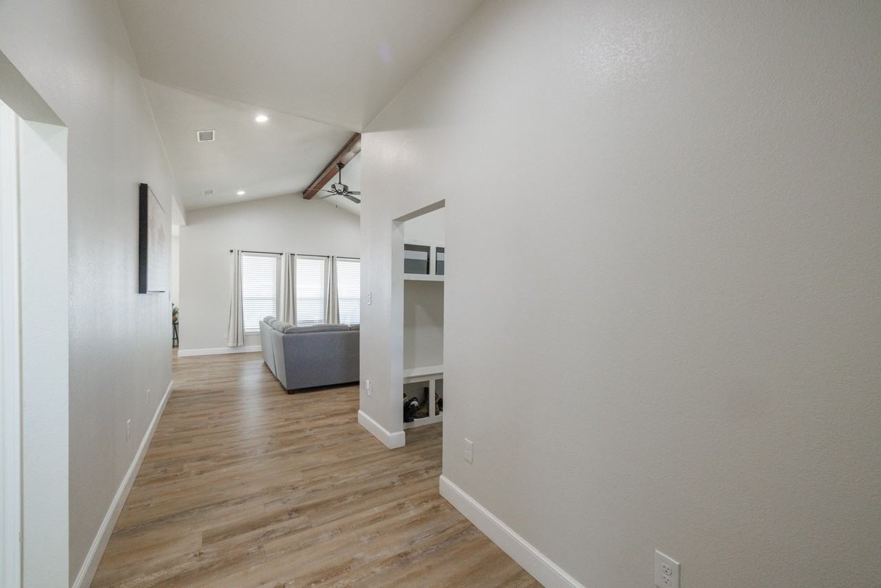 7446 Sleepy Hollow Ln - Photo 2 of 38