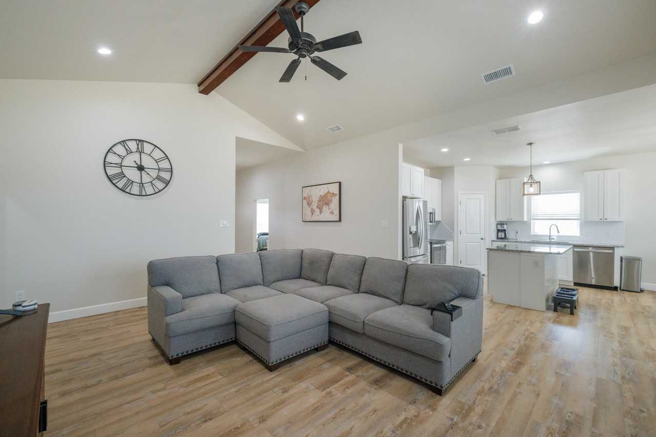 7446 Sleepy Hollow Ln - Photo 5 of 38