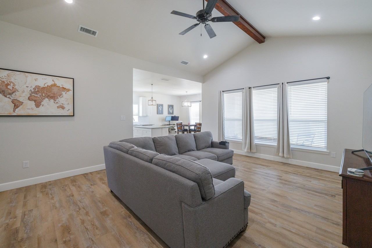 7446 Sleepy Hollow Ln - Photo 6 of 38