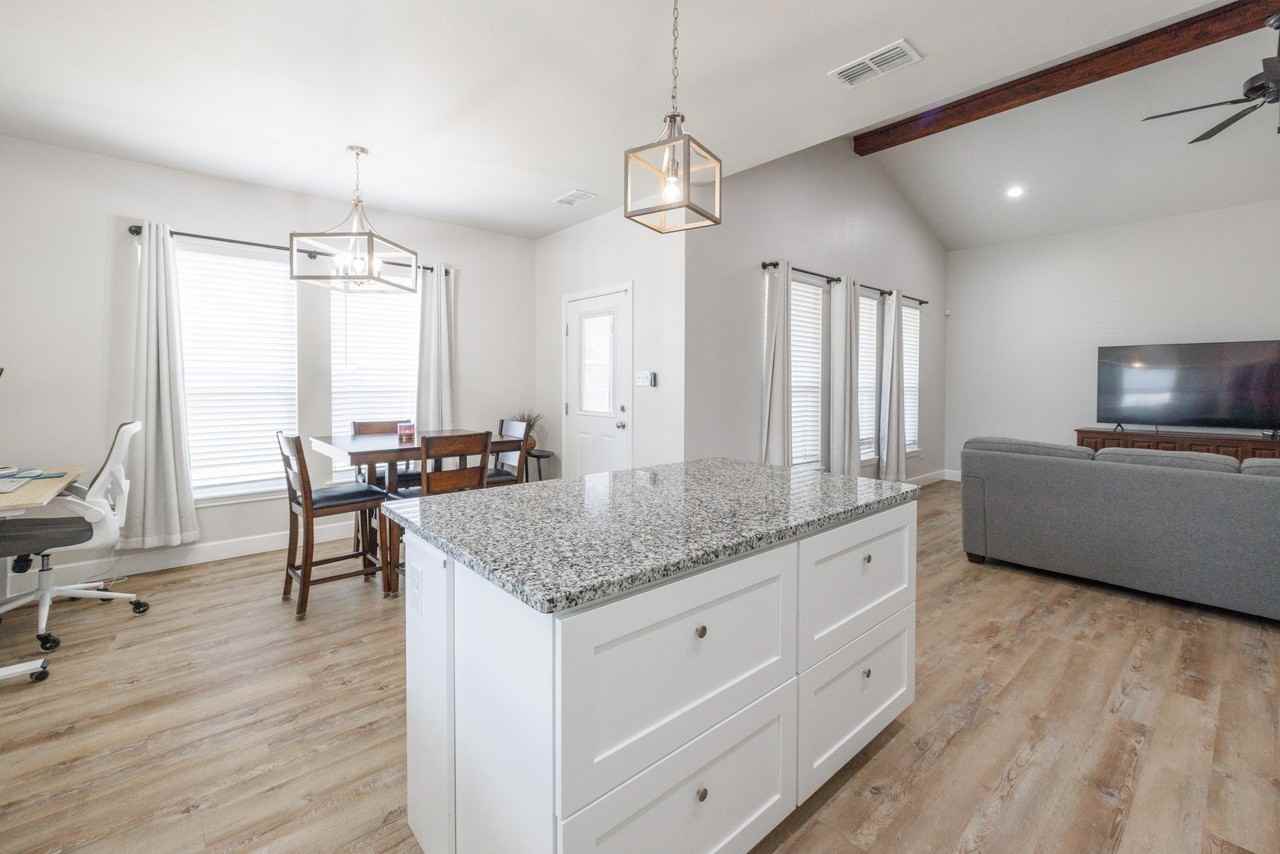 7446 Sleepy Hollow Ln - Photo 7 of 38