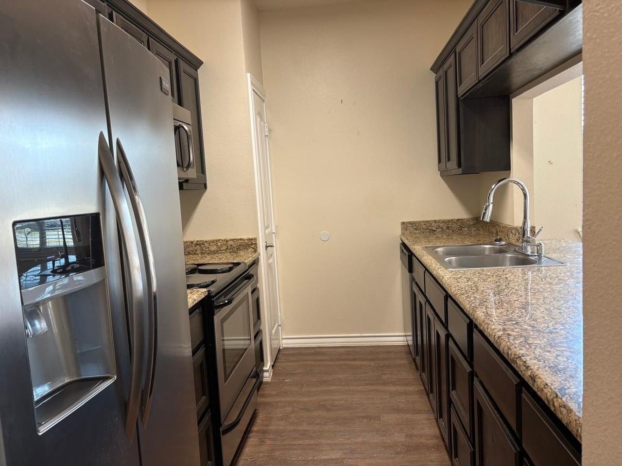 802 E 21st St - Photo 5 of 10