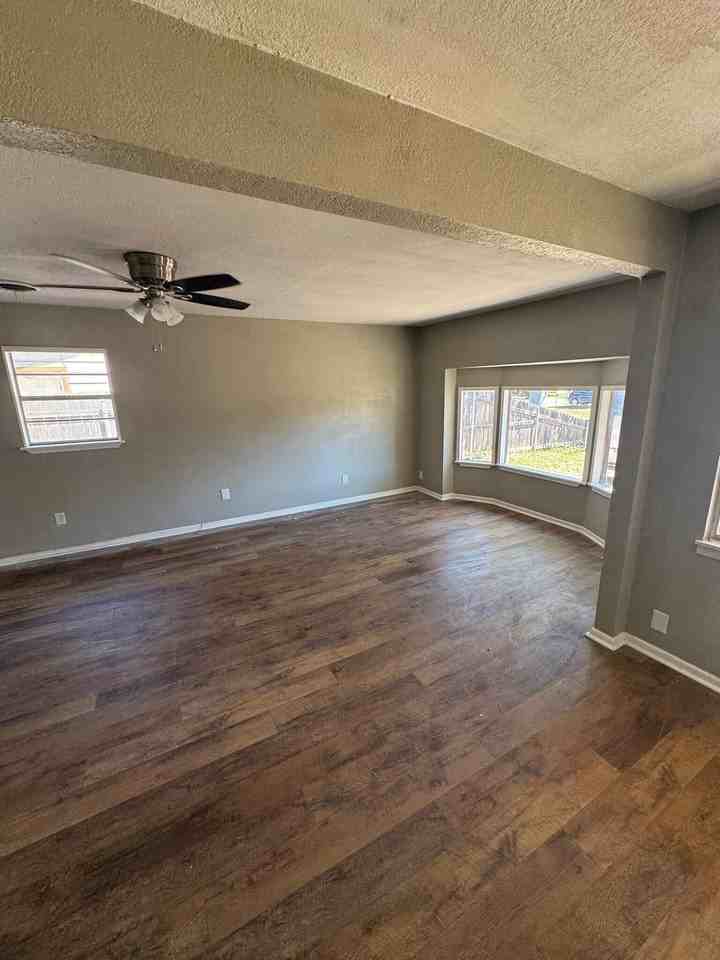 1802 Dayton Dr - Photo 4 of 5