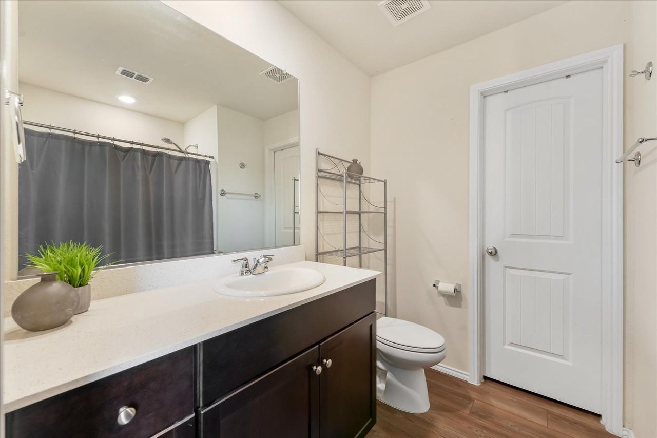 5805 Honey Creek St - Photo 5 of 12
