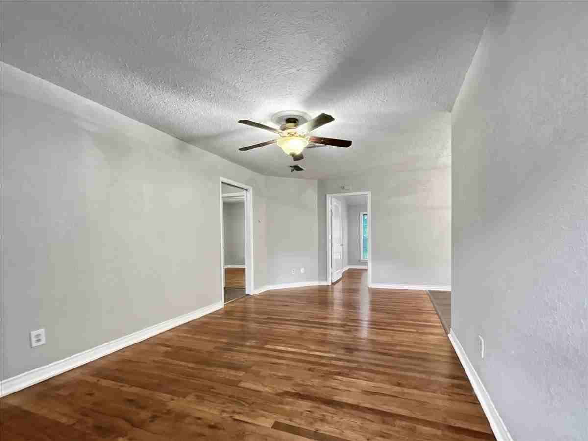 4929 Donnelly Ave - Photo 3 of 20
