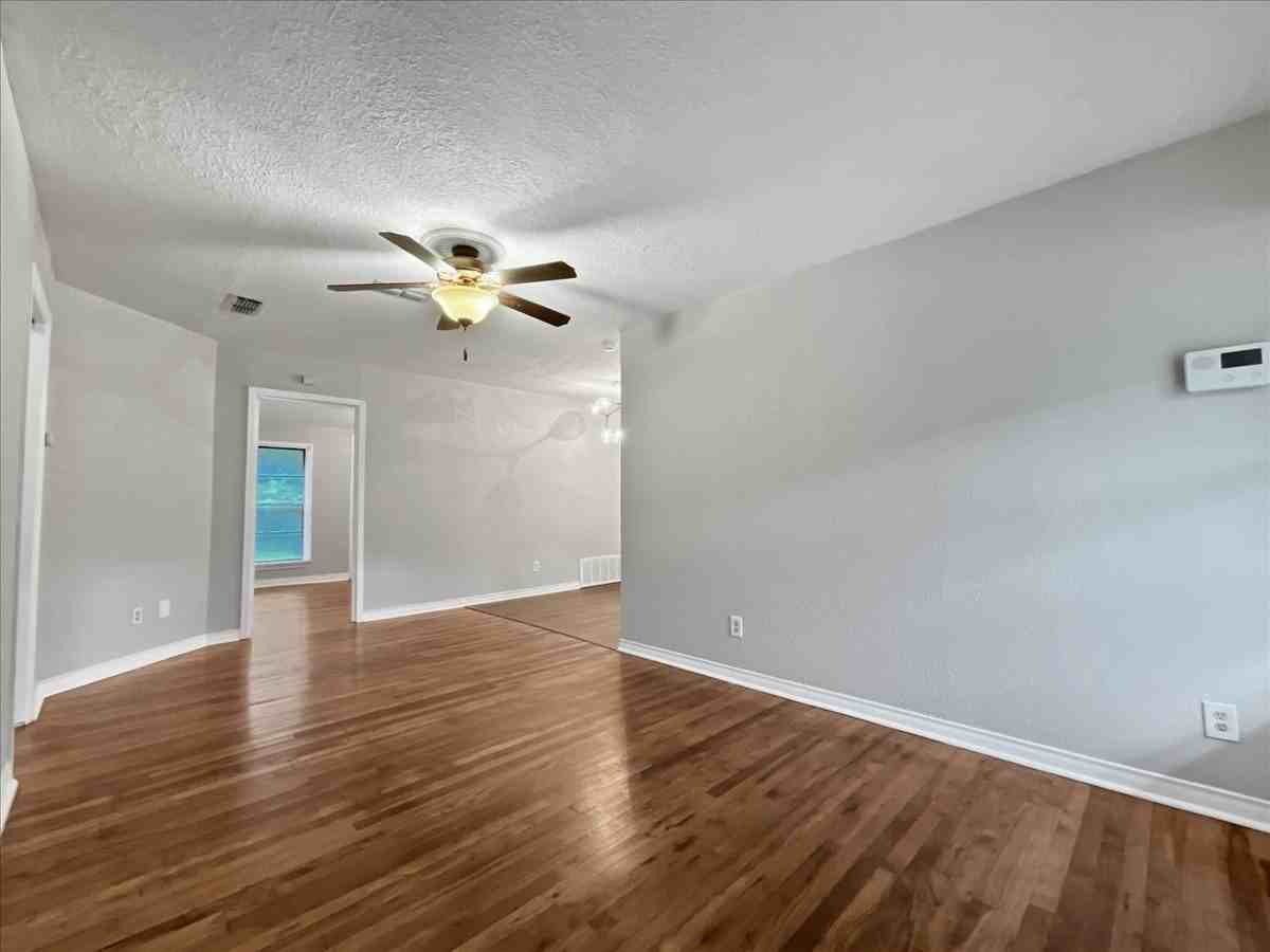 4929 Donnelly Ave - Photo 4 of 20