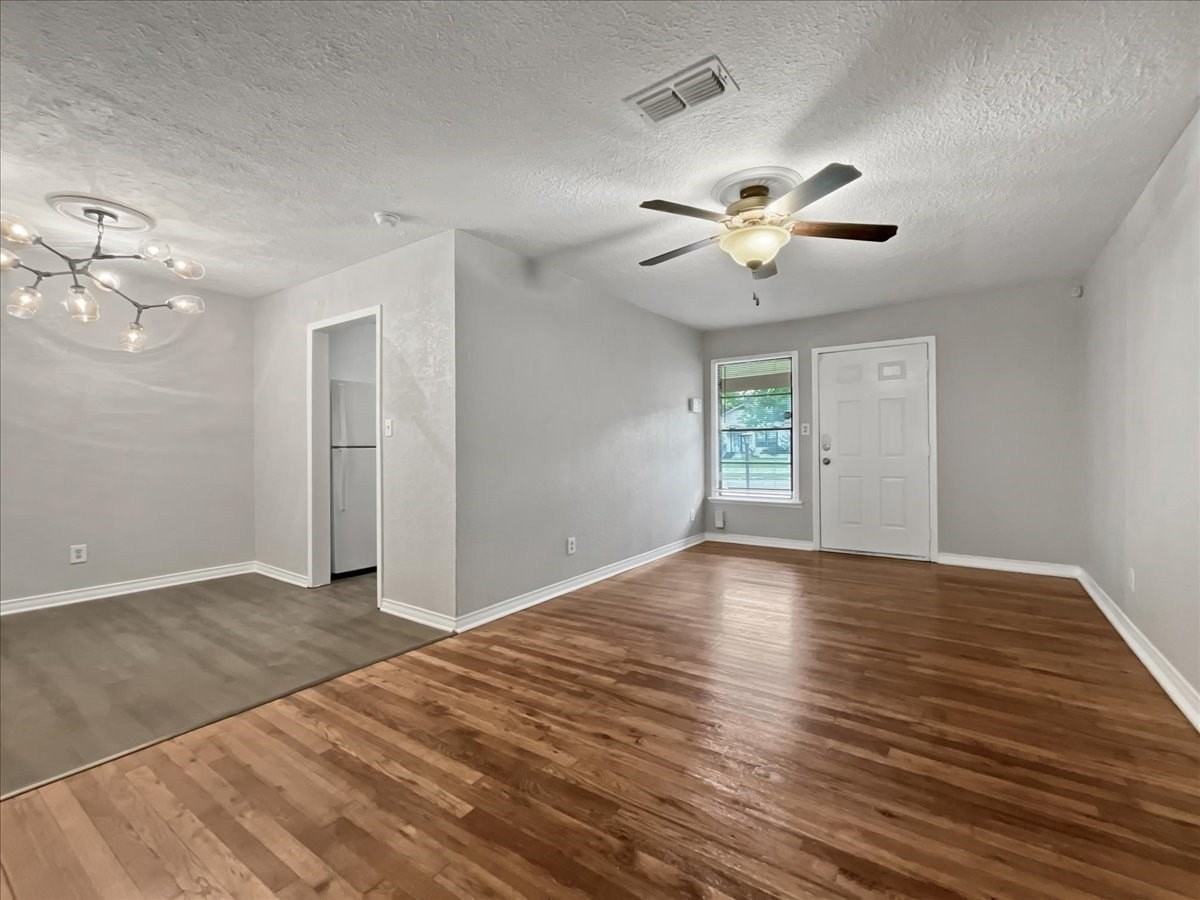 4929 Donnelly Ave - Photo 5 of 20