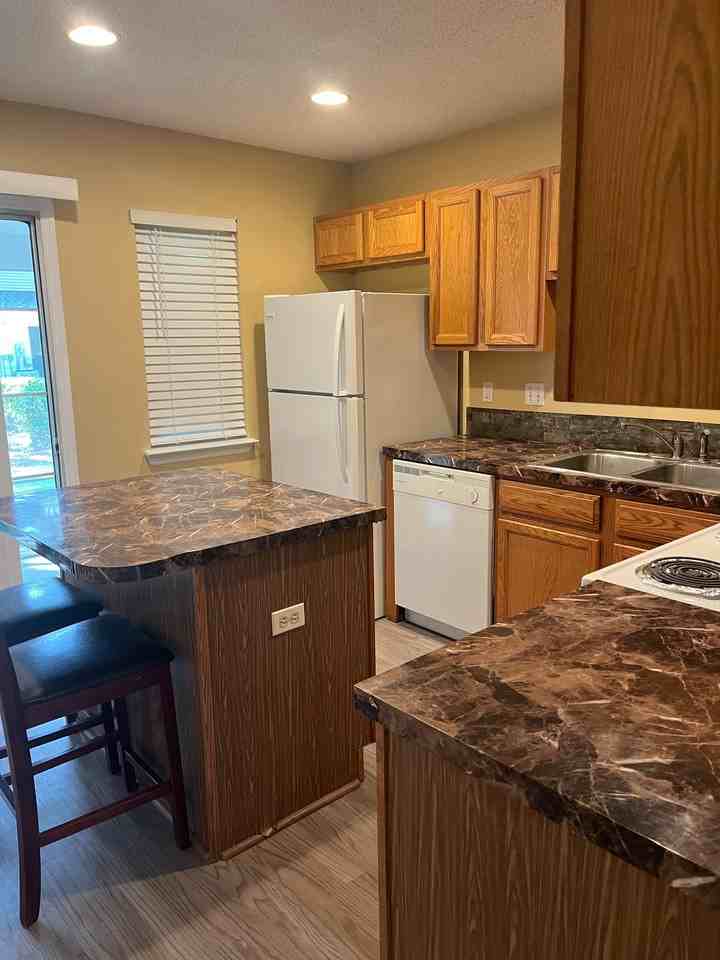 7983 Shadow Oak Dr - Photo 2 of 4