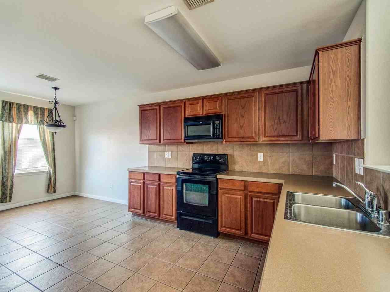 13120 Barbarosa Dr - Photo 7 of 25