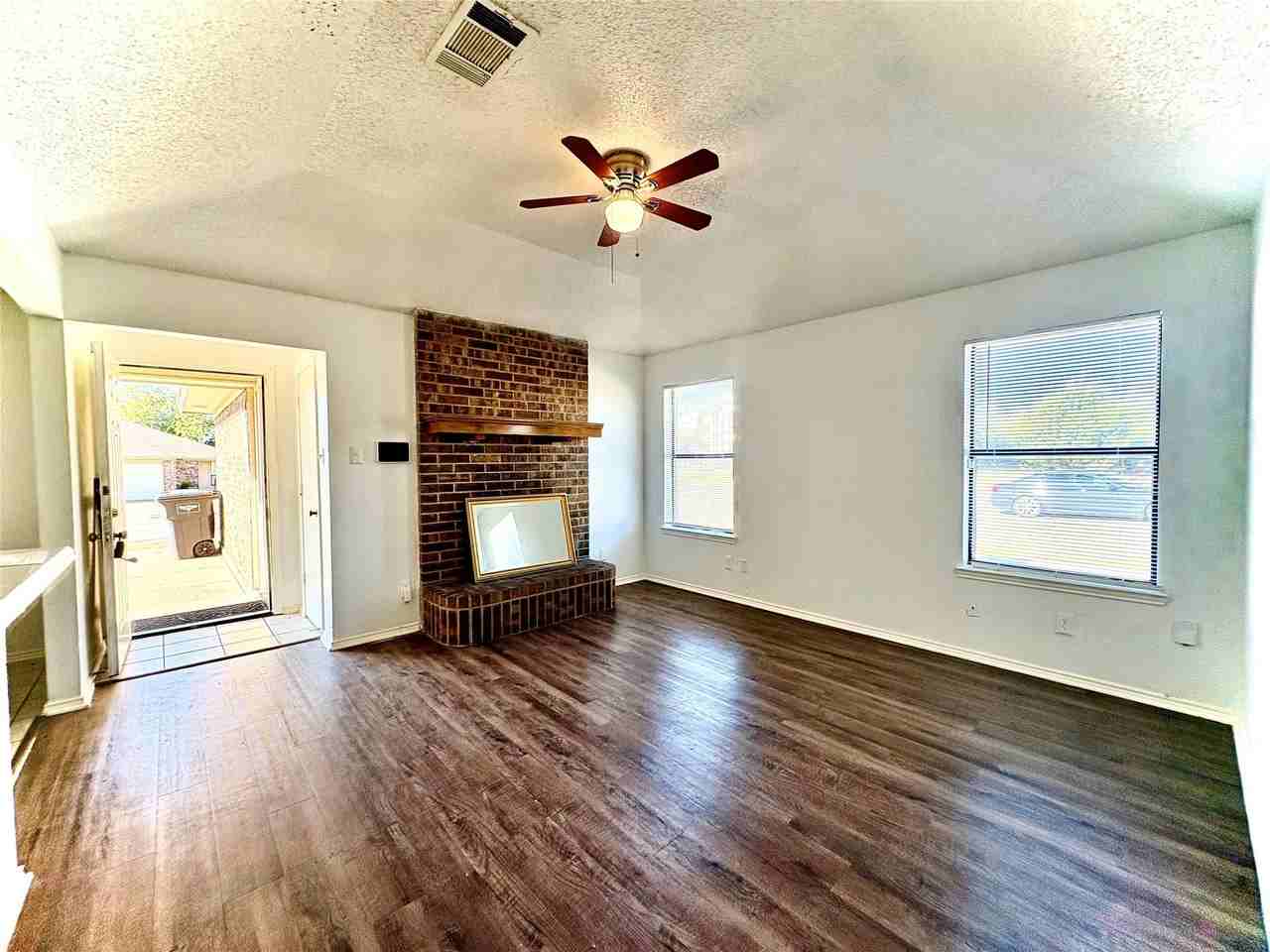 1922 San Rafael St - Photo 4 of 19