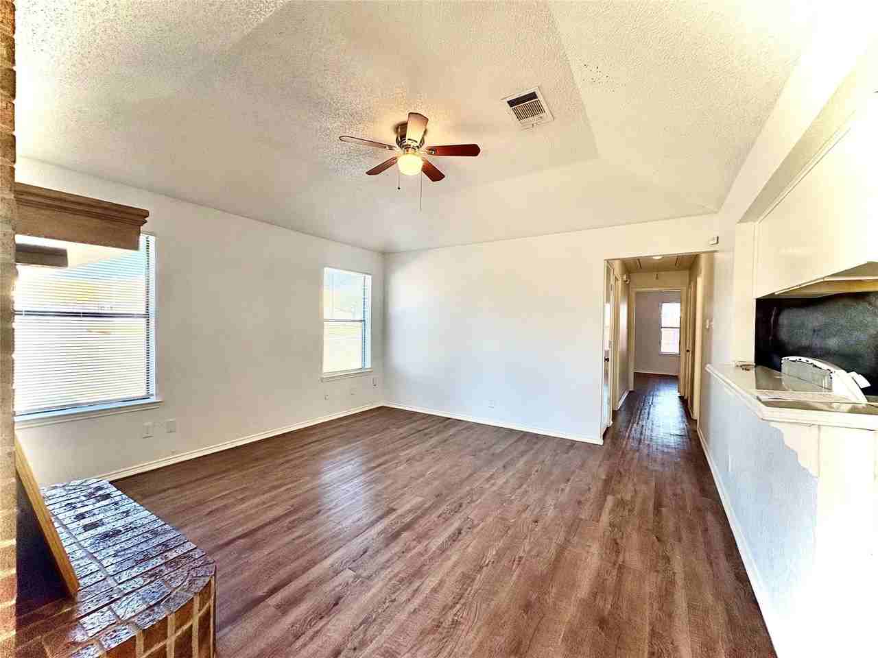 1922 San Rafael St - Photo 6 of 19