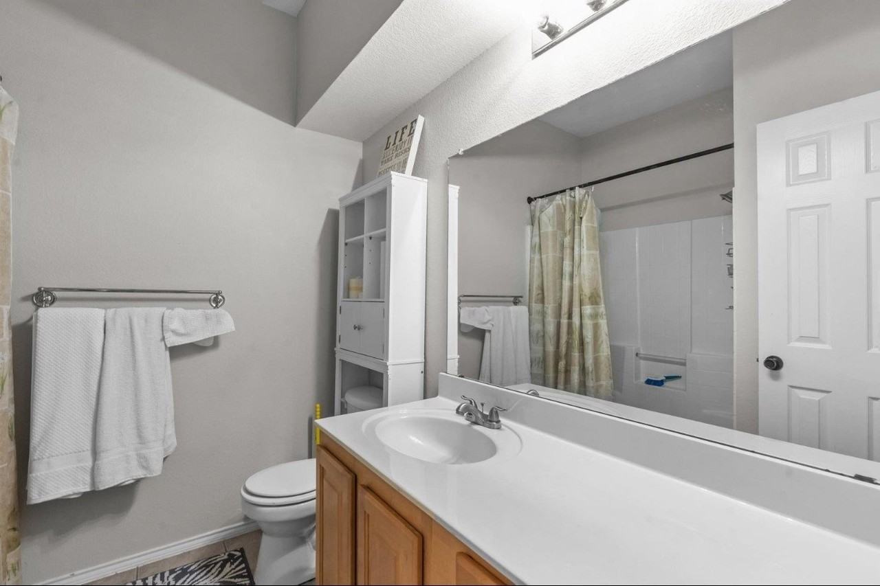 8414 Seafield Ln - Photo 3 of 10