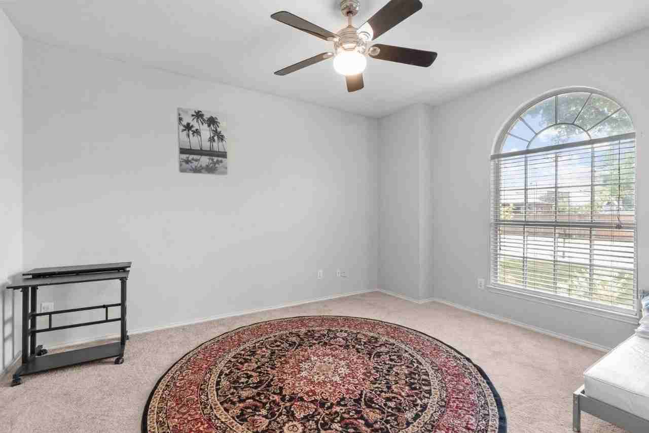 8414 Seafield Ln - Photo 4 of 10