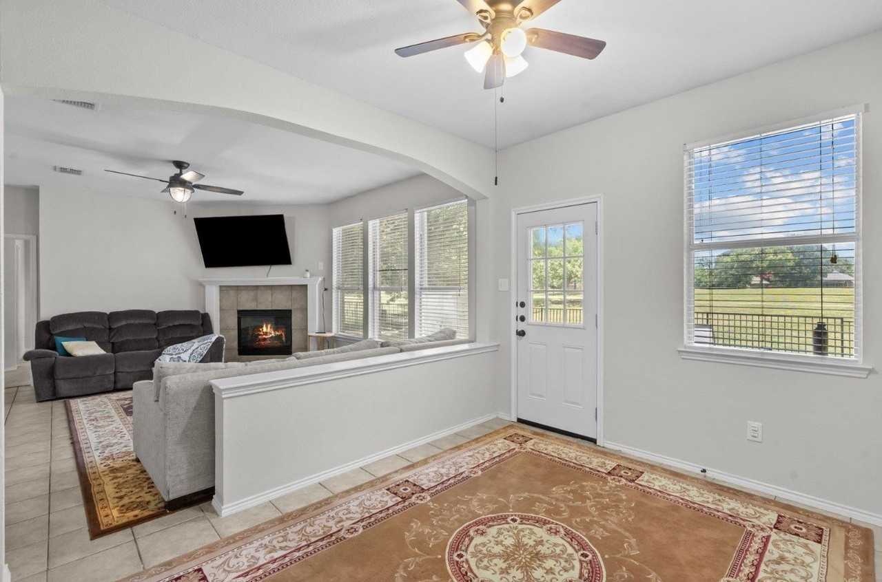 8414 Seafield Ln - Photo 5 of 10